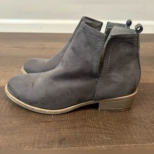Journee Collection Women Faux Suede Rimi Ankle Boots Grey 6.5 Booties Pre-owned